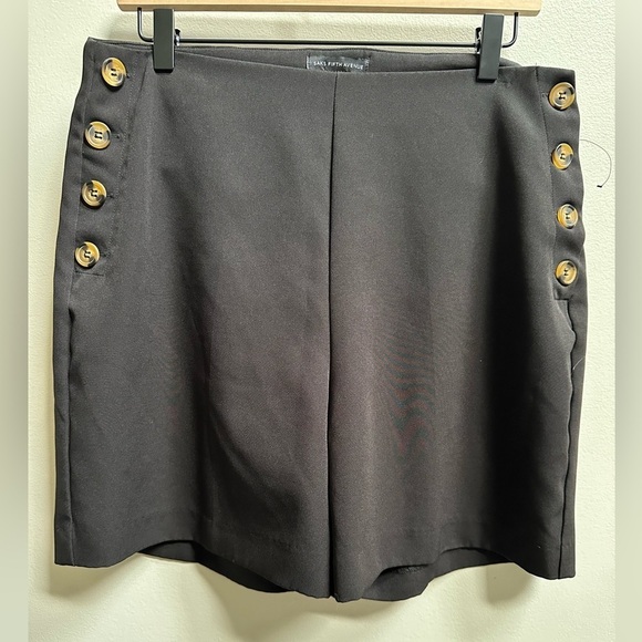 Saks Fifth Avenue Pants - SOLD | Women’s Saks Fifth Avenue High-Waisted Sailor Shorts | Black | Size 12